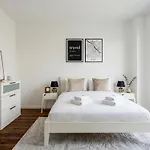 Golden - Stylish & Sunny - Pereca Residence, Center Apartmán *