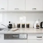 Golden - Stylish & Sunny - Pereca Residence, Center Apartmán *