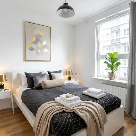 Golden - Stylish & Sunny - Pereca Residence, Center Apartman Varsó