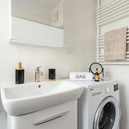 Golden - Stylish & Sunny - Pereca Residence, Center