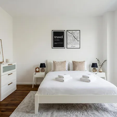 Golden - Stylish & Sunny - Pereca Residence, Center Apartman *