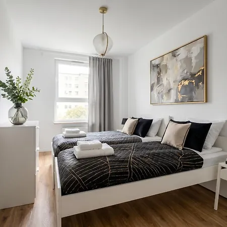 Golden - Stylish & Sunny - Pereca Residence, Center Apartman Varsó