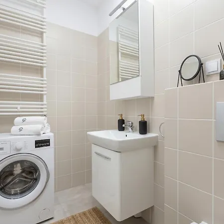 Golden - Stylish & Sunny - Pereca Residence, Center Apartman Varsó