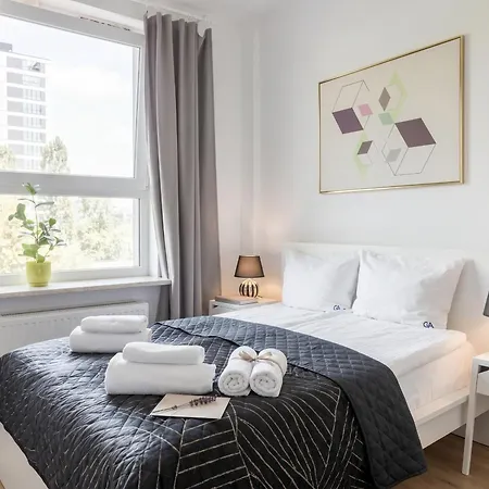 Golden - Stylish & Sunny - Pereca Residence, Center Apartman