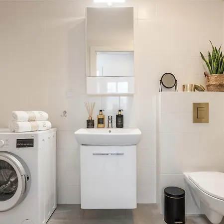 Golden - Stylish & Sunny - Pereca Residence, Center *