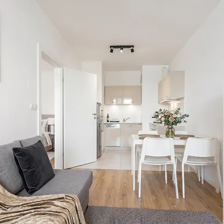 Golden - Stylish & Sunny - Pereca Residence, Center Apartman
