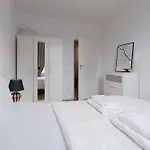 Golden - Stylish & Sunny - Pereca Residence, Center *