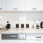 Golden - Stylish & Sunny - Pereca Residence, Center *