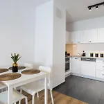 Golden - Stylish & Sunny - Pereca Residence, Center