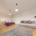 شقة Golden - Stylish & Sunny - Pereca Residence, Center *