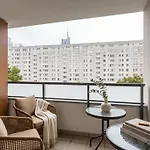 Golden - Stylish & Sunny - Pereca Residence, Center Daire Varşova