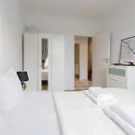 Golden - Stylish & Sunny - Pereca Residence, Center