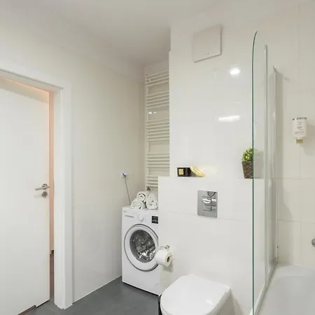 Golden - Stylish & Sunny - Pereca Residence, Center Apartamento Varsóvia