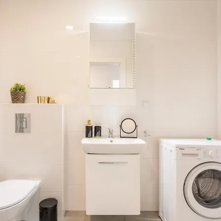 Golden - Stylish & Sunny - Pereca Residence, Center *