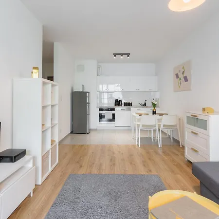 Golden - Stylish & Sunny - Pereca Residence, Center