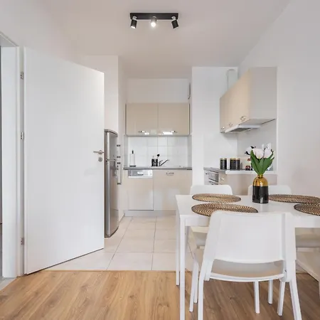 Golden - Stylish & Sunny - Pereca Residence, Center