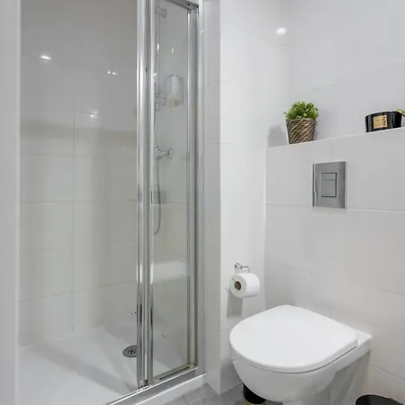 Golden - Stylish & Sunny - Pereca Residence, Center *