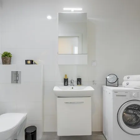 Apartmán Golden - Stylish & Sunny - Pereca Residence, Center Varšava