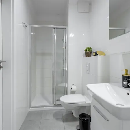 Golden - Stylish & Sunny - Pereca Residence, Center Apartmán *