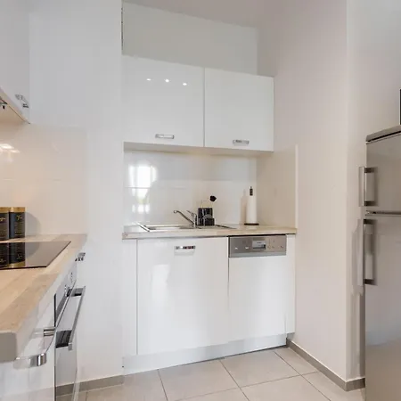 Golden - Stylish & Sunny - Pereca Residence, Center *