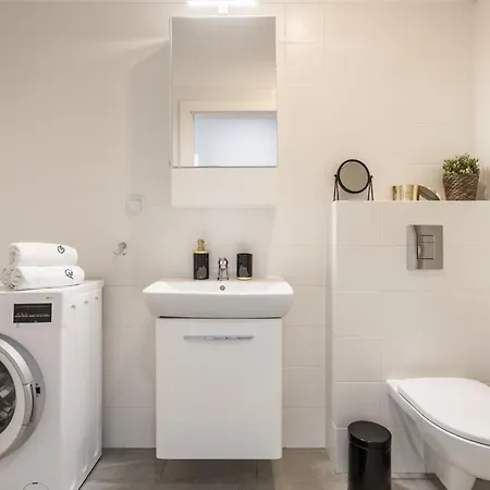 Golden - Stylish & Sunny - Pereca Residence, Center *