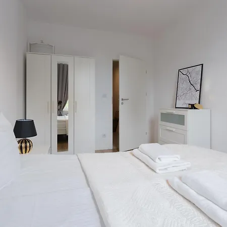 Golden - Stylish & Sunny - Pereca Residence, Center *