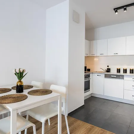 Golden - Stylish & Sunny - Pereca Residence, Center