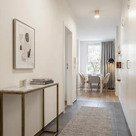 Golden - Stylish & Sunny - Pereca Residence, Center Apartment
