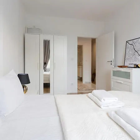 Golden - Stylish & Sunny - Pereca Residence, Center