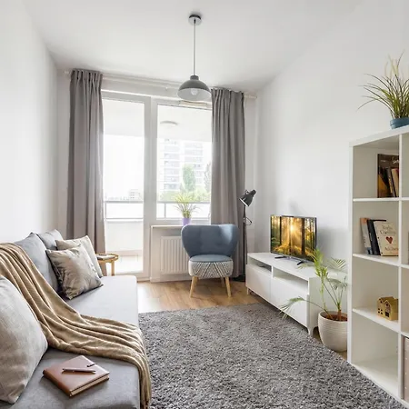 Golden - Stylish & Sunny - Pereca Residence, Center Apartment *