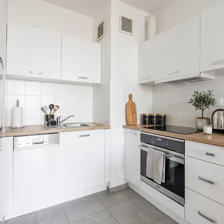 Golden - Stylish & Sunny - Pereca Residence, Center