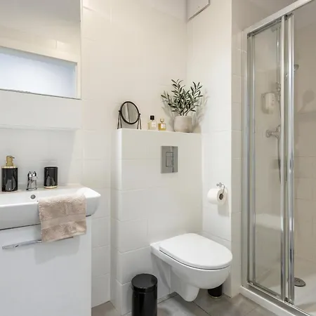 Golden - Stylish & Sunny - Pereca Residence, Center Lejlighed *