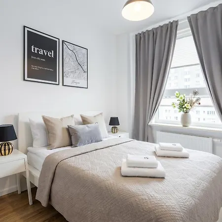 Golden - Stylish & Sunny - Pereca Residence, Center