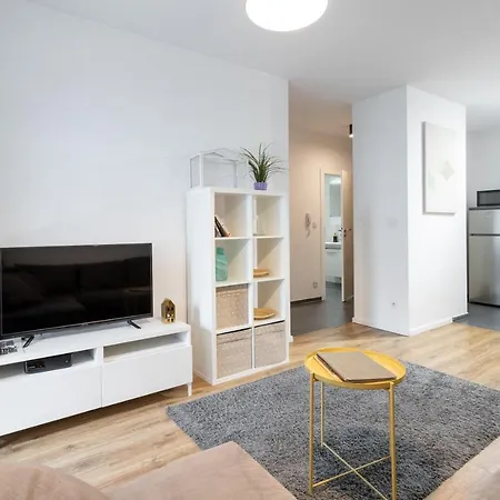 Golden - Big And Bright Stylish - Center - Pereca Apartment