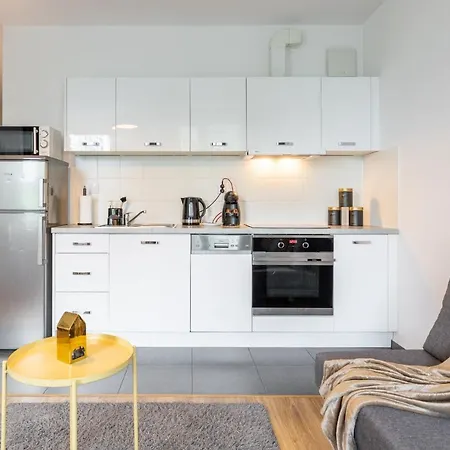 Golden - Big And Bright Stylish - Center - Pereca Apartment