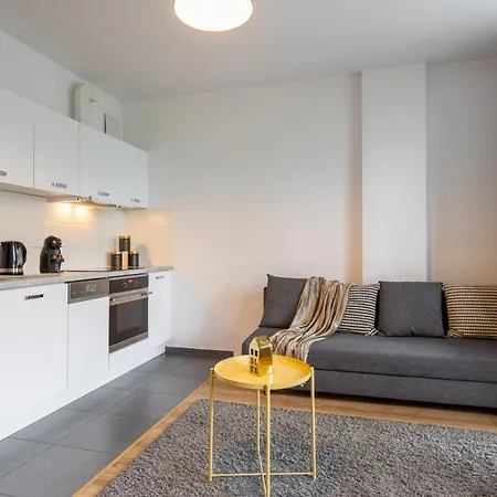 Golden - Big And Bright Stylish - Center - Pereca Apartment