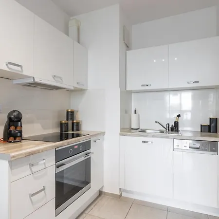 Golden - Big And Bright Stylish - Center - Pereca Apartment *