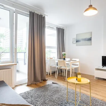 Golden - Big And Bright Stylish - Center - Pereca Apartment *