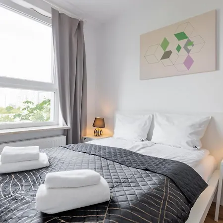 Golden - Big And Bright Stylish - Center - Pereca Apartment