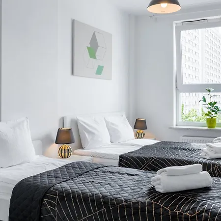 Golden - Big And Bright Stylish - Center - Pereca Apartment