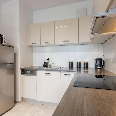 Golden - Big And Bright Stylish - Center - Pereca Apartment