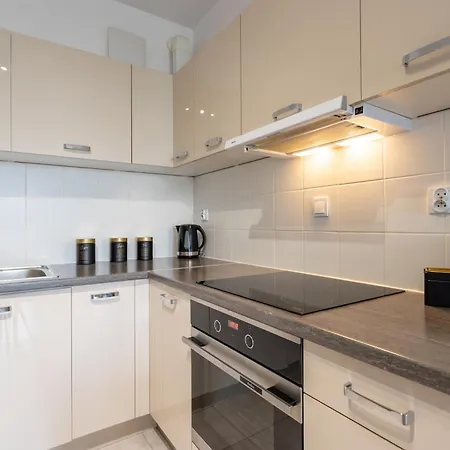 Golden - Big And Bright Stylish - Center - Pereca Apartment *